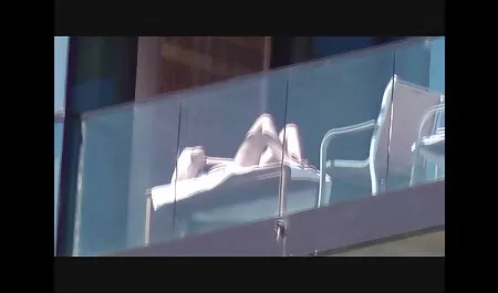 John Malkovich seduce a la esposa de su jefe en el gatillo mientras espera que el ver videos porno veteranas jefe entregue los documentos