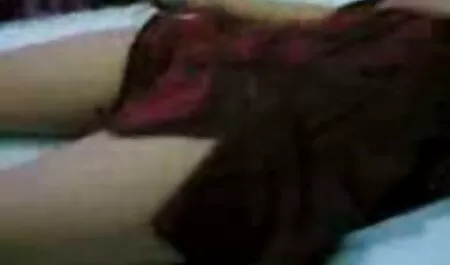 La hermana mayor enseña a los más jóvenes a masturbarse en la videosxxx veteranas práctica, tanto desnuda vagina como acariciando con los dedos