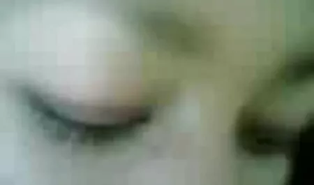 Joven reportero durante la entrevista atornillar videos gratis de veteranas follando agricultor mujer madura en tractor