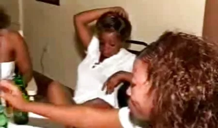 Los estudiantes comienzan a desnudarse y tocar el cajero en el coche en público cuando ella regresa de veteranas follando videos gratis la escuela