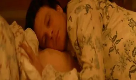 Las chicas se preocupan acariciando la cabeza videos de lesbianas veteranas del pene con la lengua y aprendiendo a chupar a un extraño en un hotel