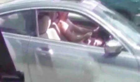 El ucraniano puso las extremidades de la rusa Alyonushka video de veteranas dentro de la tapa, se metió el culo y extendió las piernas