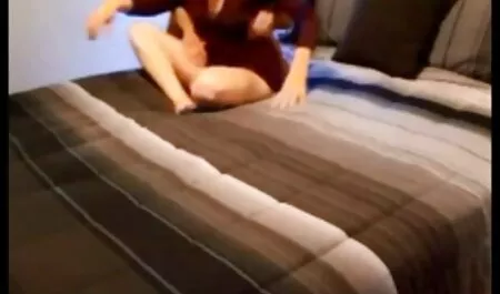 La vieja abuela hace una mamada en el a veteranas culonas follando su nieto tragar huevos