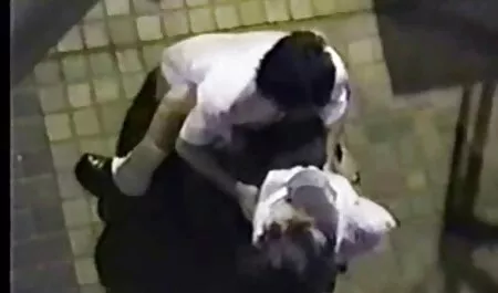 Y todo comenzó con la conversación inofensiva sobre el sexo a través del ano y una pequeña, pero de alguna manera sucedió que la perra fue follada videos gratis de veteranas por dos pollas en el culo, y el resto de la gente está esperando entre ellos.