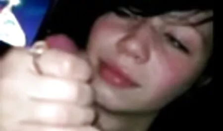 El niño despellejó las calles rasgando la pareja videos xxx de veteranas le dio a la niña en su choza