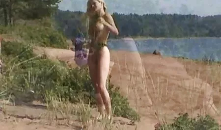 Un semental en el culo en la playa rock una mujer con jugosas tetas y arrastrándose veteranas follando con jovencitos en pollo grueso