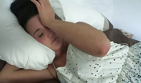 Los grandes trabajadores de llegar a casa, xxx veteranas caseros a continuación, la esposa y su novia un beso borracho en las encías y obtener tanto por detrás.