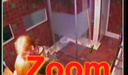 La mujer accedió a anal delante de la cámara y él mismo ajusta la longitud del serviporno veteranas pene hasta el punto