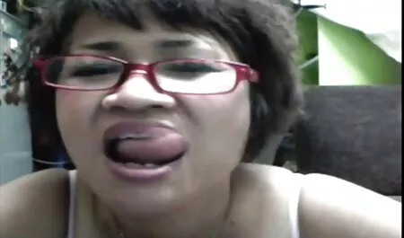 Nafisa joven veteranas sexo videos saca desnudo después de salir de la bañera y hace que su pezones shake elastic con su dedos