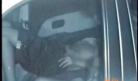 Un hombre casi encuentra a su esposa y vecino, una youporn veteranas mujer, teniendo sexo en la cocina