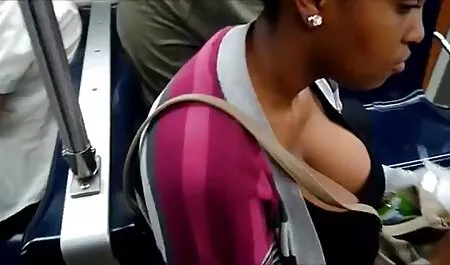 En la oficina, la rubia tomó el pollo de Níger con ambas manos videos por no maduras y abrió la ventosa, dándome una mamada