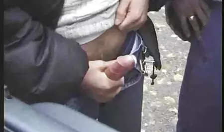 Ella puso veteranas follando gratis medio bate de béisbol en el coño de la escena, la mujer gritando en el vacío, este evento no es para los débiles de corazón