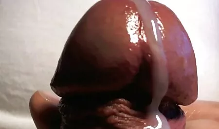 Ébano ver veteranas follando con jugosas tetas le da una mamada con una rodaja de limón en el pene