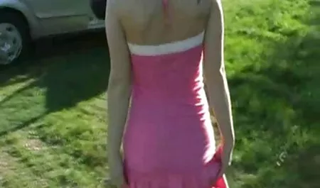 Chico le da a un cliente joven un masaje de aceite caliente, y cuando toca un par de tetas pequeñas de ella, ¿entendió que la chica está irritada y comprobar si esto es correcto, así que no, tocó el clítoris de ella, y vio que ella comenzó a gemir de una manera perezosa y ahora está en medio porno con veteranos de la noche.