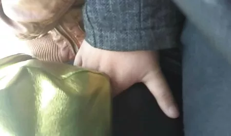 Una gran lamer caucásica querida por el coño esperando sexo, pero la mujer fue veteranas folando obviamente abandonada y comenzó a charlar por teléfono