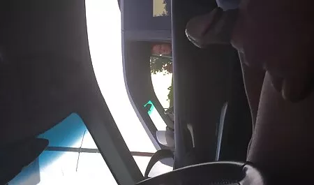 La madre vio la veteranas culonas cojiendo extremidad de pie de su hijo y él estaba avergonzado, se dio la vuelta