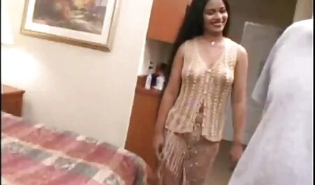 Estoy contento con el dinero dado y la camisa de levantamiento de veteranas sexo videos senos de Happiness Show