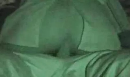 Más manualmente tratando de obtener la veteranas culonas y tetonas pasión latina para deslizarse en la vagina mojada