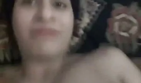 La nuera fue observada celosamente mientras la suegra fumaba, un miembro de su veteranas amateur xxx esposo, que no se había vuelto viuda antes.