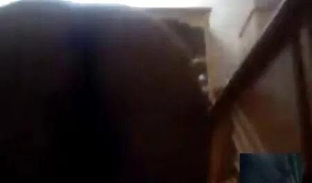 En la glorieta de verano en las afueras del pueblo se folla a un hombre flaco en la garganta, se rompió veteranas amateur xxx las bragas y al mismo tiempo su culo