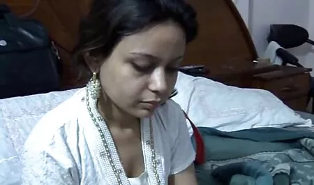 Apasionado Pelirroja Morena chupando empleado del pene en la corbata y alternativamente pedos veteranas chupando