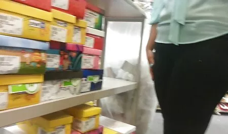 Un hombre veteranas cogiendo logró poner una cámara oculta en su alma en la casa del vecino