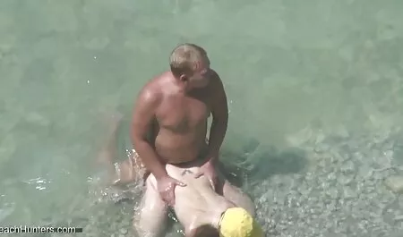 Viejo hombre con gafas pornos caseras maduras maestro en país migas joven negro bragas