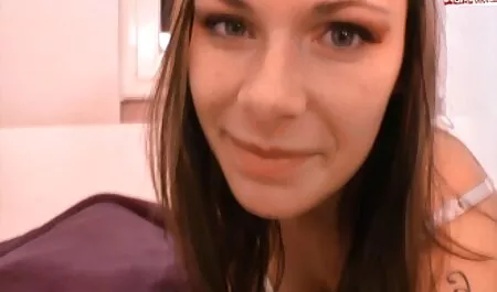 Rubia flaca con tetas redondeadas bajo videos veteranas sexo la presión de elda que se atreve a gritar en voz alta y sacude