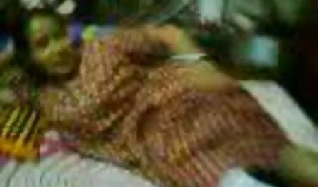 Zalupa tirando de las mejillas hacia veteranos follando los jóvenes prolix, y otros tres miembros de buceo en el culo por detrás