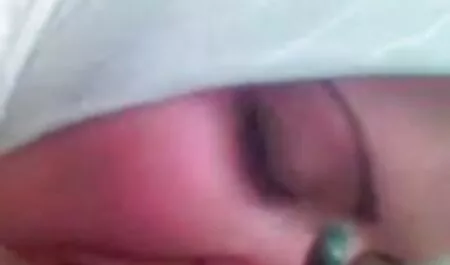 Suavemente perforó el coño, el coño afeitado de su novia, tatuaje, enormes tetas y lamerlo de una manera apasionada xnxx veterana para hacer que la gente caliente sea perfecta y follar por la gran polla de él