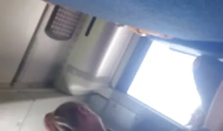 La limpieza rompió ver videos de veteranas a la mujer una grasa, zumbando en la basura, durmiendo en los dormitorios después de la fiesta de borrachos