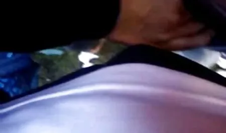 El remitente de veteranas culonas follando la carta femenina no distrae de las opiniones de los miembros varones adultos que se pegan en el dormitorio con un albornoz