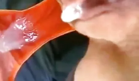 Anoche, invirtiendo la vida de una virgen, veteranas con jovencitos para mimarla