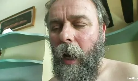 Ella acarició el clítoris rosa sin quitarse las bragas y masturbándose hombres con videos pornos argentinos maduras pene curvo