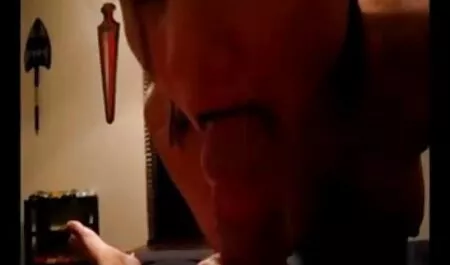 Lamer la tapa a la gimnasta en posición inversa, casi posar videos xxx veterana 69