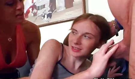 El chico estableció una sala de masajes para mujeres vecinas, y ahora juega con la esposa de veteranas españolas xxx otro hombre