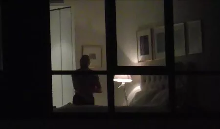 Fu beee termina en la veteranas desnudas videos boca de un vecino, y ella aplasta el pan y lo escupe