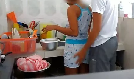 Chica polaca que fue golpeada en la garganta con un miembro con saliva y semen en veteranas cogiendo su garganta