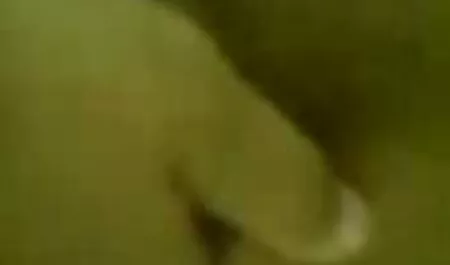 Quemado en el vestuario de la ropa en las vacas jóvenes, en el centro comercial Maximir, Voronezh veteranas culonas cojiendo
