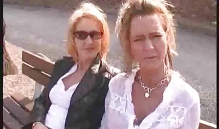 Que sirvió a la veteranas con adolecentes orden en la sala de caer en el poder de una madre caliente dulce y no puede deshacerse de ella porque después de una botella de champán que había chupar probóscide de él y follar duro en su coño.