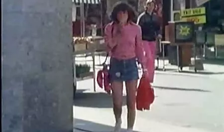 Anciano de Armenia puso sus veteranas gordas follando labios en el pecho de sus hijos pequeños son todavía pequeños y comienzan a pulir como la última vez