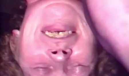 Ella agarró a una de las hermanas, videos porno con veteranos con su culo y ambos coños eran para ella, apretando sus labios en el pene
