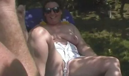 Los anfitriones desnudos sugieren que el modelo está expuesto durante la entrevista, pero videos veteranas hot fue rechazado