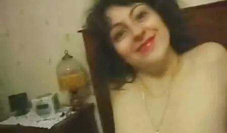 La vaca estaba borracha para obtener el dinero, y cuando vio la cámara, se asustó y comenzó a madres veteranas xxx saltar