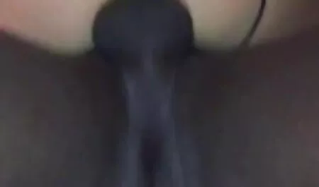 Uzbeko Altyngul que Sneaky intenta videos de veteranas xxx apretar la vagina a la nariz, pero por desgracia, no el destino y extiende sus labios con los dedos
