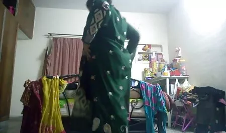 Extiende tus piernas sobre el colchón veteranas xxx videos y espera el pollo que estaba suave, después de lavar la espuma