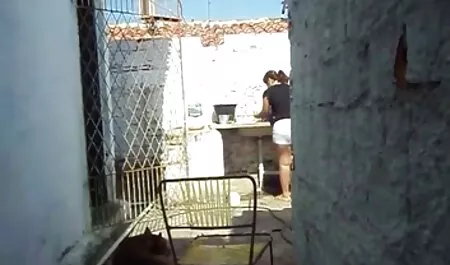 Mamá invitó a sus amigos videos veteranas desnudas y la multitud comenzó a follar con su hijo