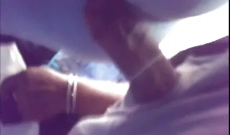 Garra chica para grandes veteranas folladoras tetas y retorcido pezones con los dedos