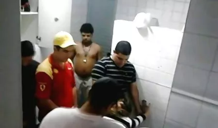 En el camino a youporn veteranas la fiesta de bodas, la novia bebe champán y chupa el conductor limusinnya