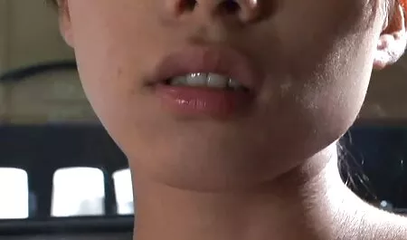 Intisora de la ciudad de Bishkek frota el clítoris con videos veteranas calientes los dedos en su alma y realmente se corre con un estro blanco, quitándose su teléfono móvil